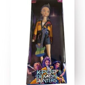 K-Pop Fashion‎ Doll with Guitar